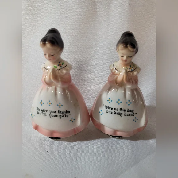 Praying Girl Sakt & Pepper Shakers- Pink and White 1950's (108) - Picture 1 of 3